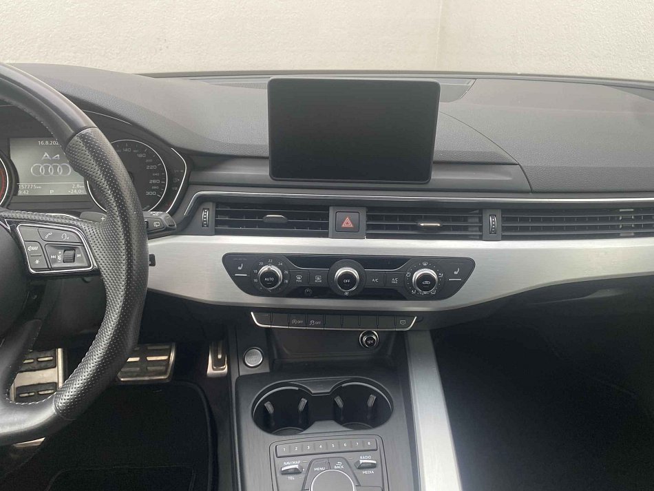 Audi A4 2.0 TDi S-line