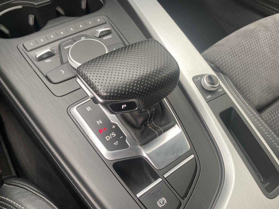 Audi A4 2.0 TDi S-line