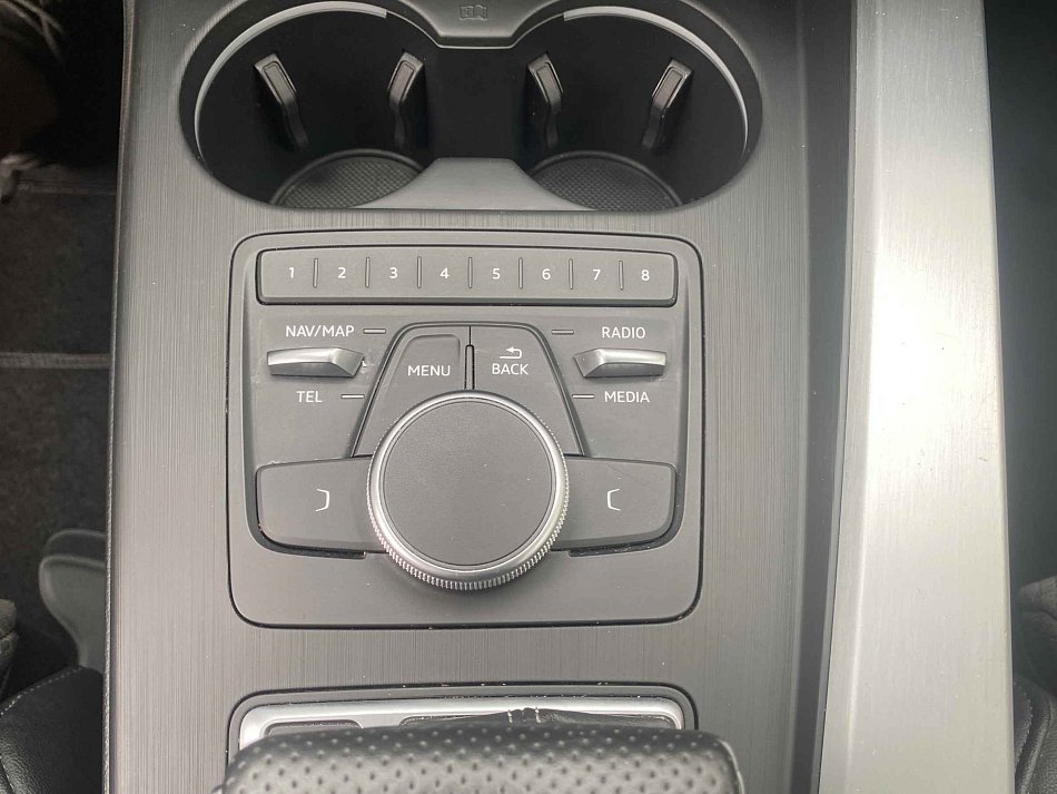 Audi A4 2.0 TDi S-line