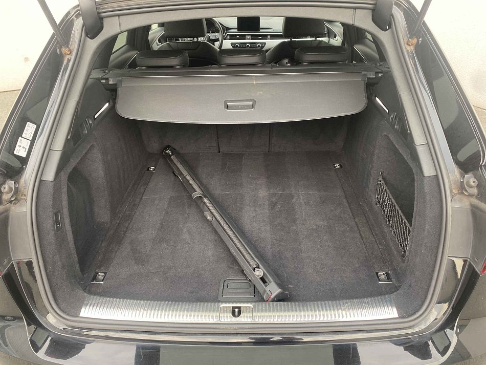 Audi A4 2.0 TDi S-line