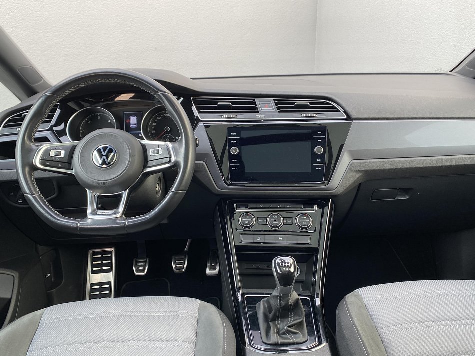 Volkswagen Touran 2.0 TDi R-Line 7míst