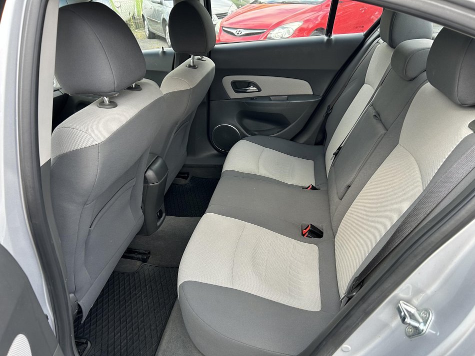 Chevrolet Cruze 1.6i 