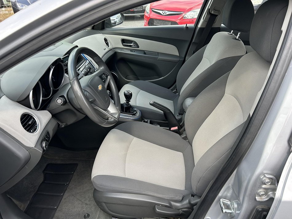 Chevrolet Cruze 1.6i 