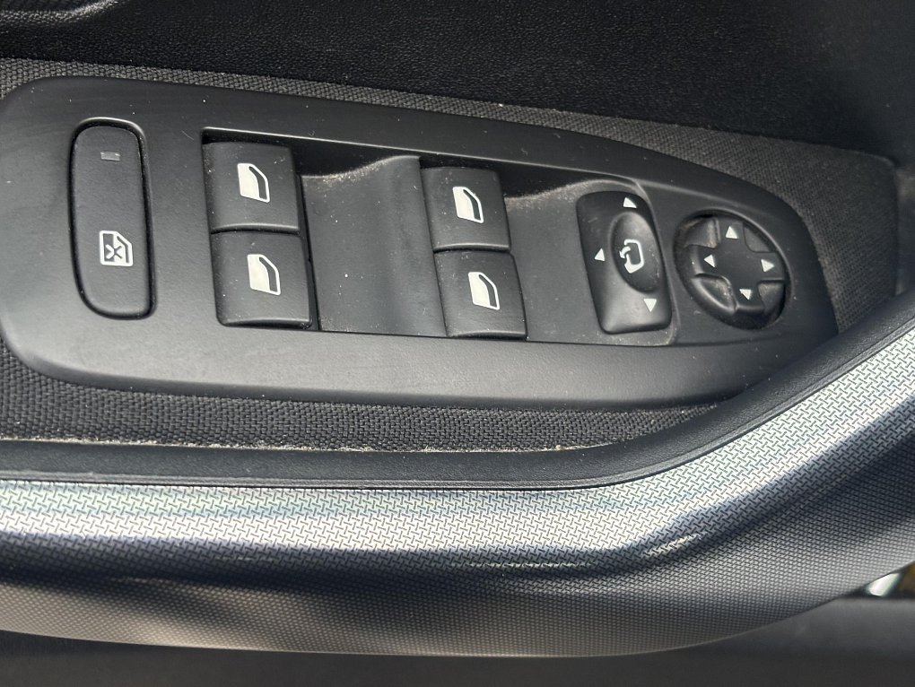 Peugeot 2008 1.2 VTi Allure