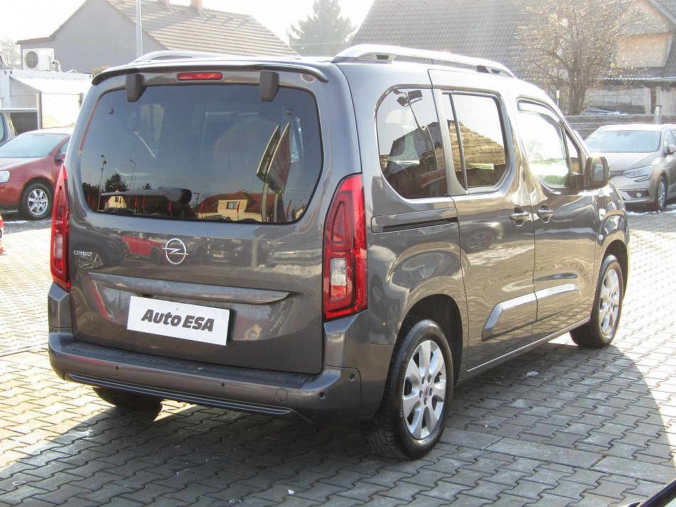 Opel Combo 1.2T Elegance