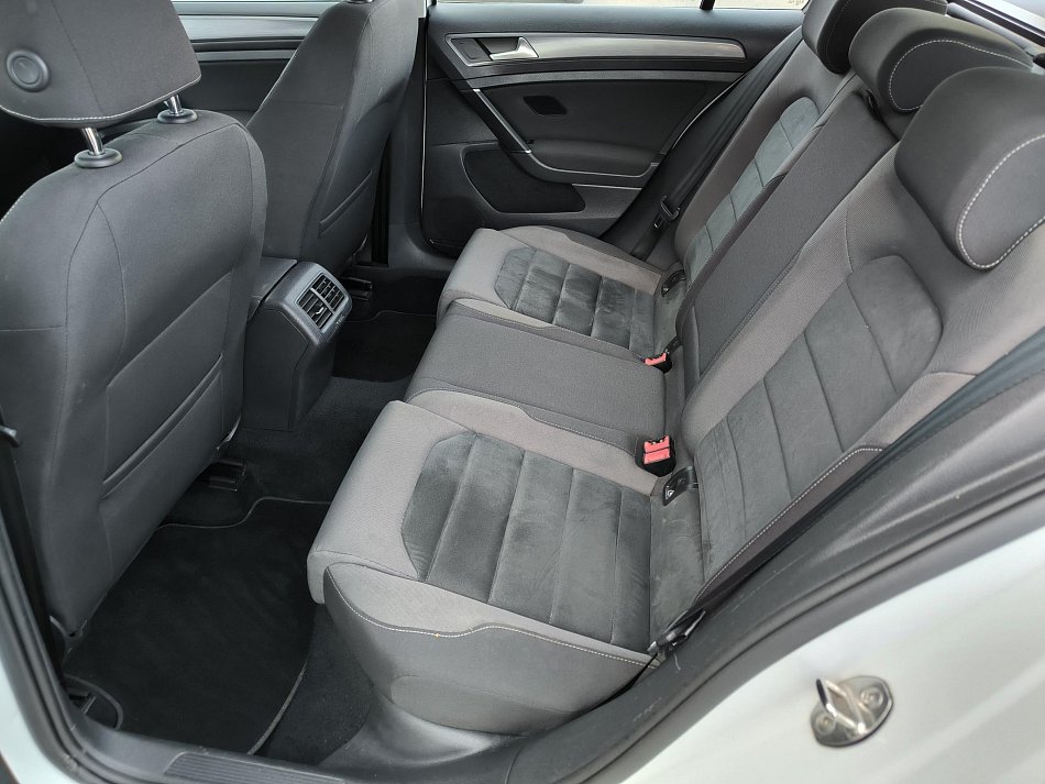 Volkswagen Golf 2.0 TDi 