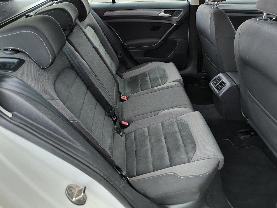 Volkswagen Golf 2.0 TDi 