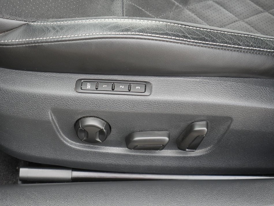 Škoda Superb III 2.0TDi SportLine