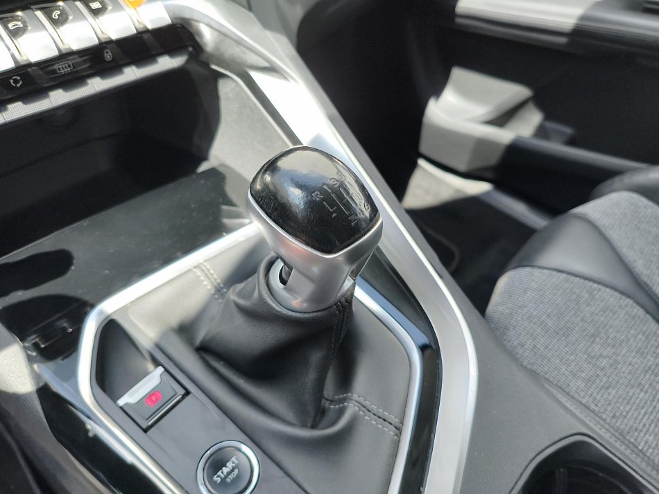 Peugeot 3008 1.2 PT Allure