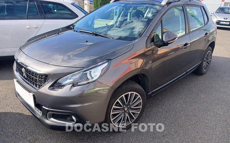 Peugeot 2008 1.2i 