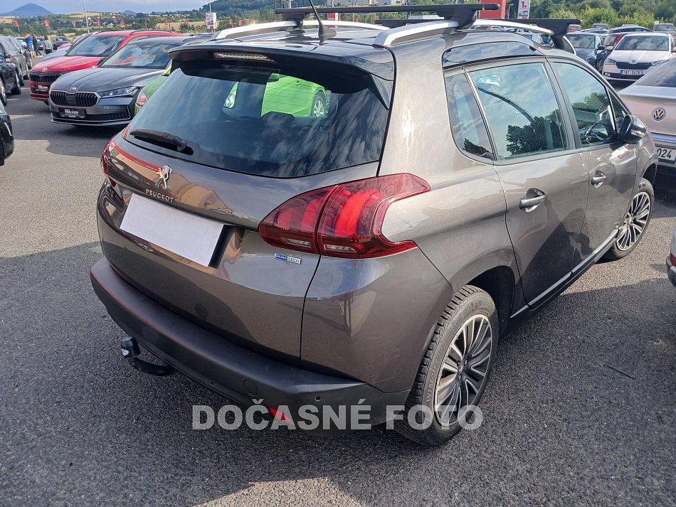 Peugeot 2008 1.2i 
