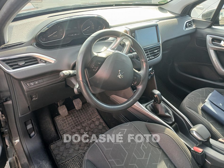 Peugeot 2008 1.2i 