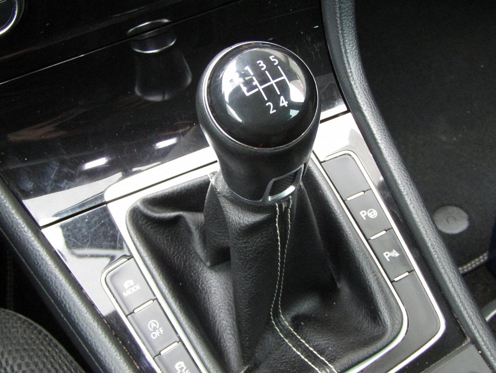 Volkswagen Golf 2.0 TDi 