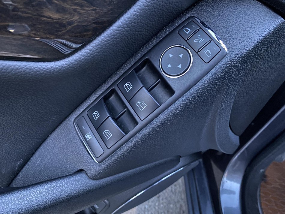 Mercedes-Benz Třída C 1.6T Elegance C180