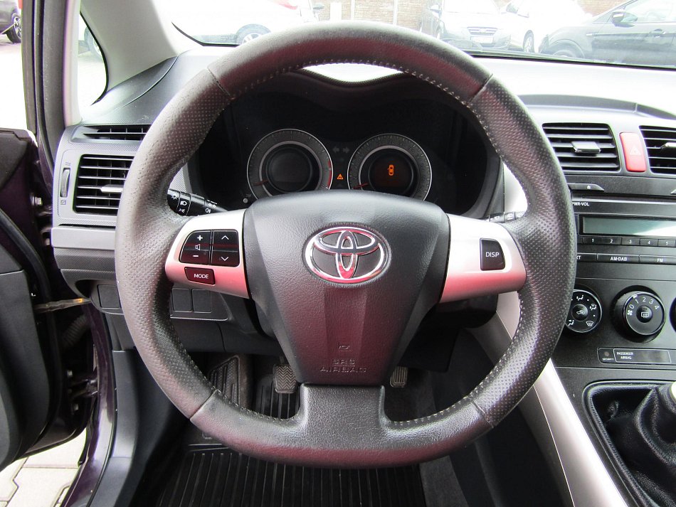 Toyota Auris 1.6 VVT- i 