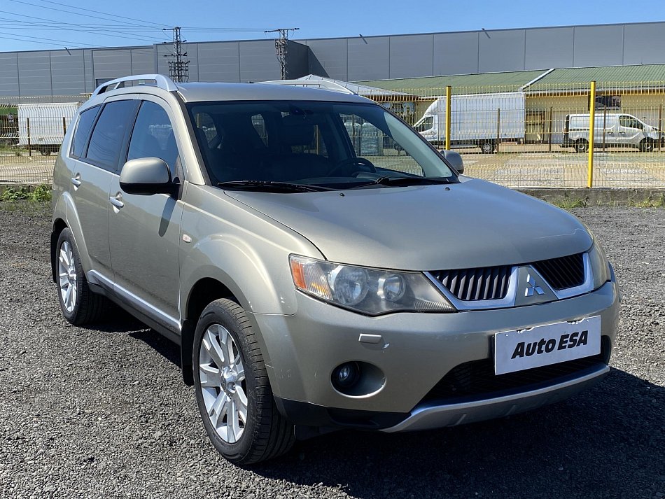 Mitsubishi Outlander 2.0 Di-D  4x4 7míst