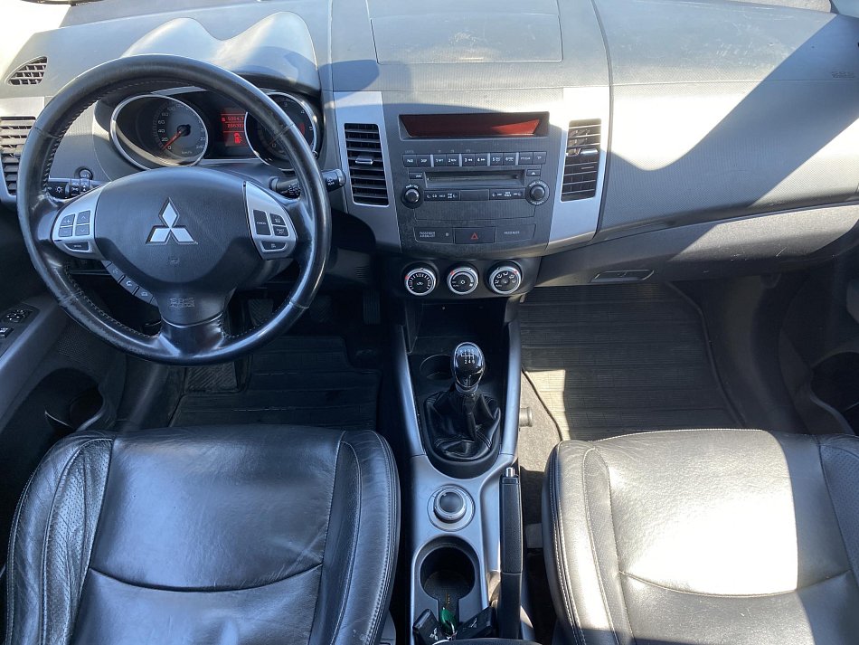 Mitsubishi Outlander 2.0 Di-D  4x4 7míst