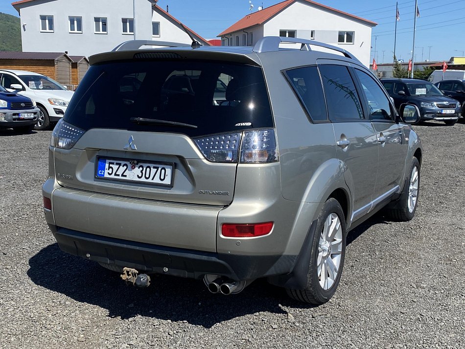 Mitsubishi Outlander 2.0 Di-D  4x4 7míst