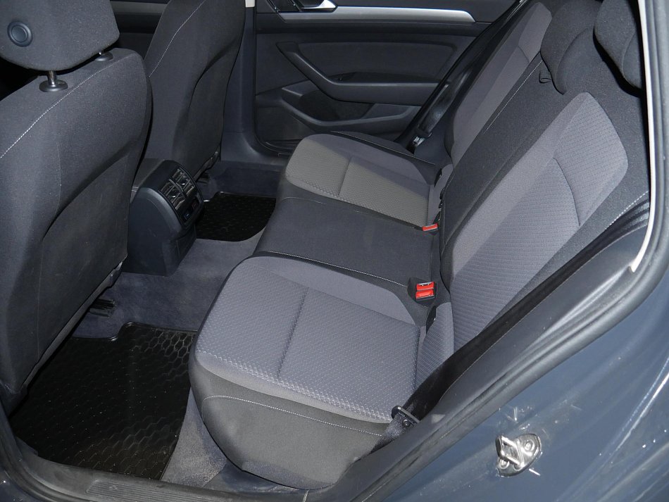 Volkswagen Passat 2.0 TDi Trendline