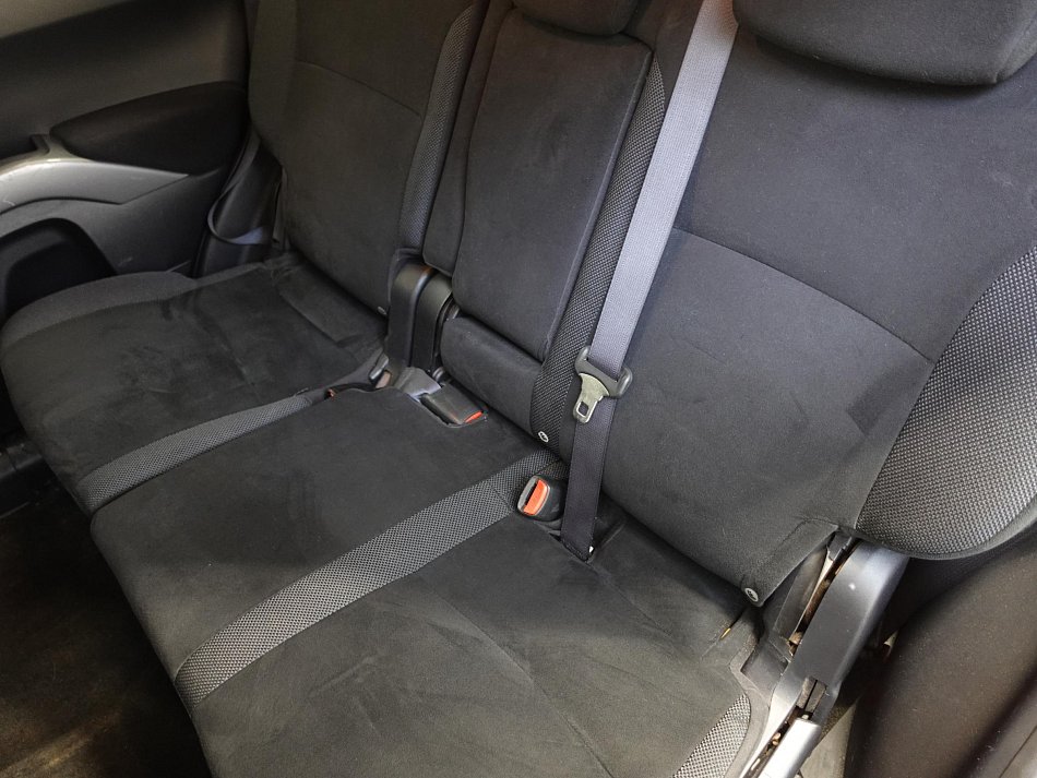 Mitsubishi Outlander 2.0 Di-D  4x4, 7míst