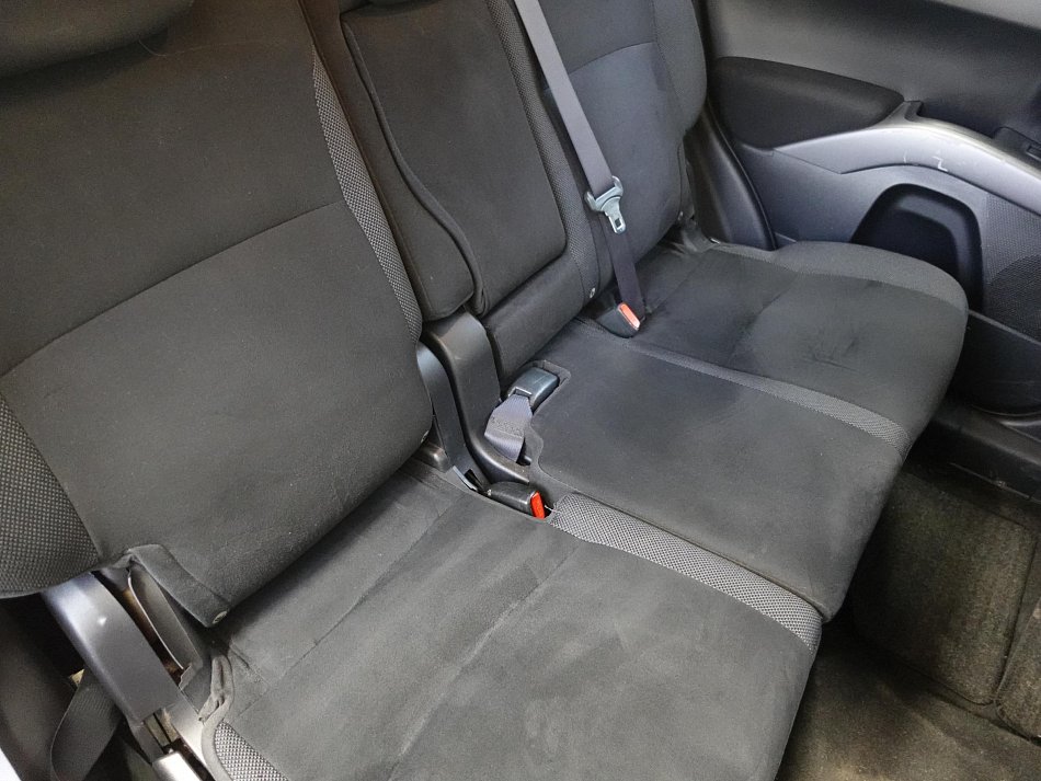 Mitsubishi Outlander 2.0 Di-D  4x4, 7míst