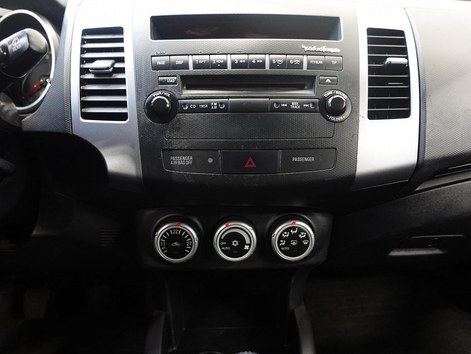 Mitsubishi Outlander 2.0 Di-D  4x4, 7míst