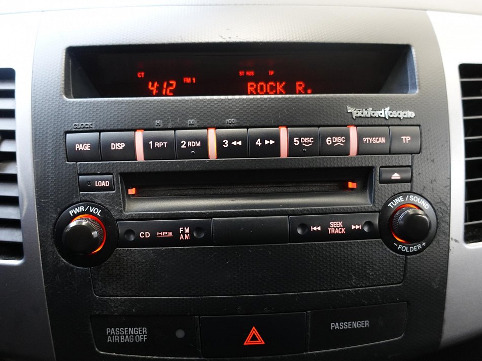 Mitsubishi Outlander 2.0 Di-D  4x4, 7míst