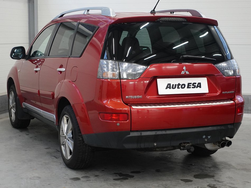 Mitsubishi Outlander 2.0 Di-D  4x4, 7míst