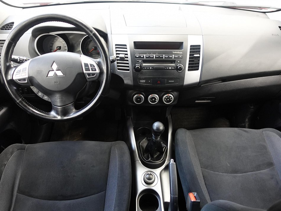 Mitsubishi Outlander 2.0 Di-D  4x4, 7míst