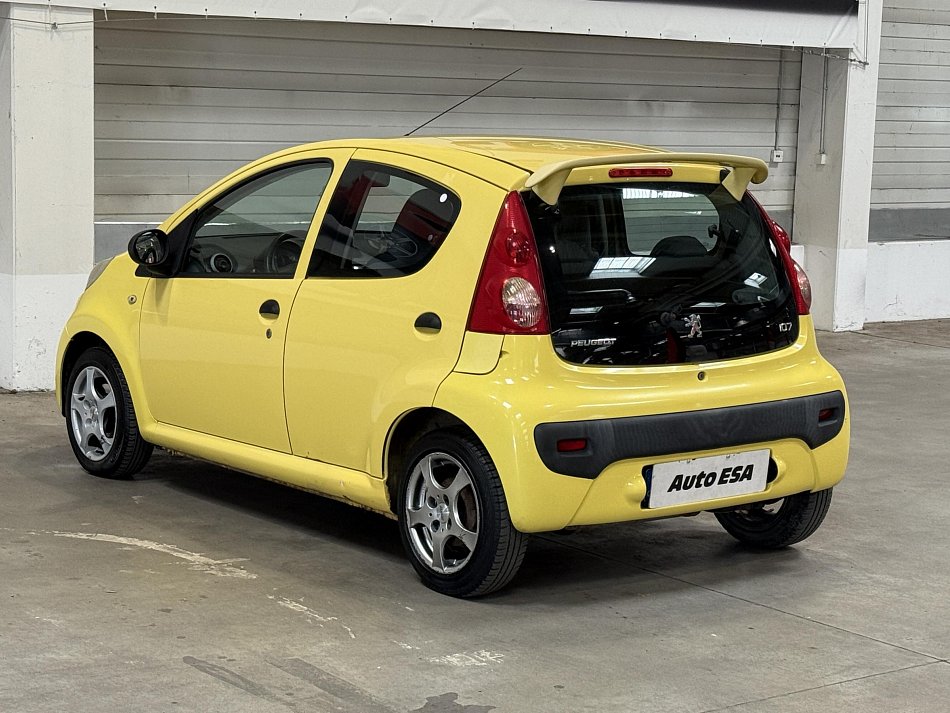Peugeot 107 1.0 i 