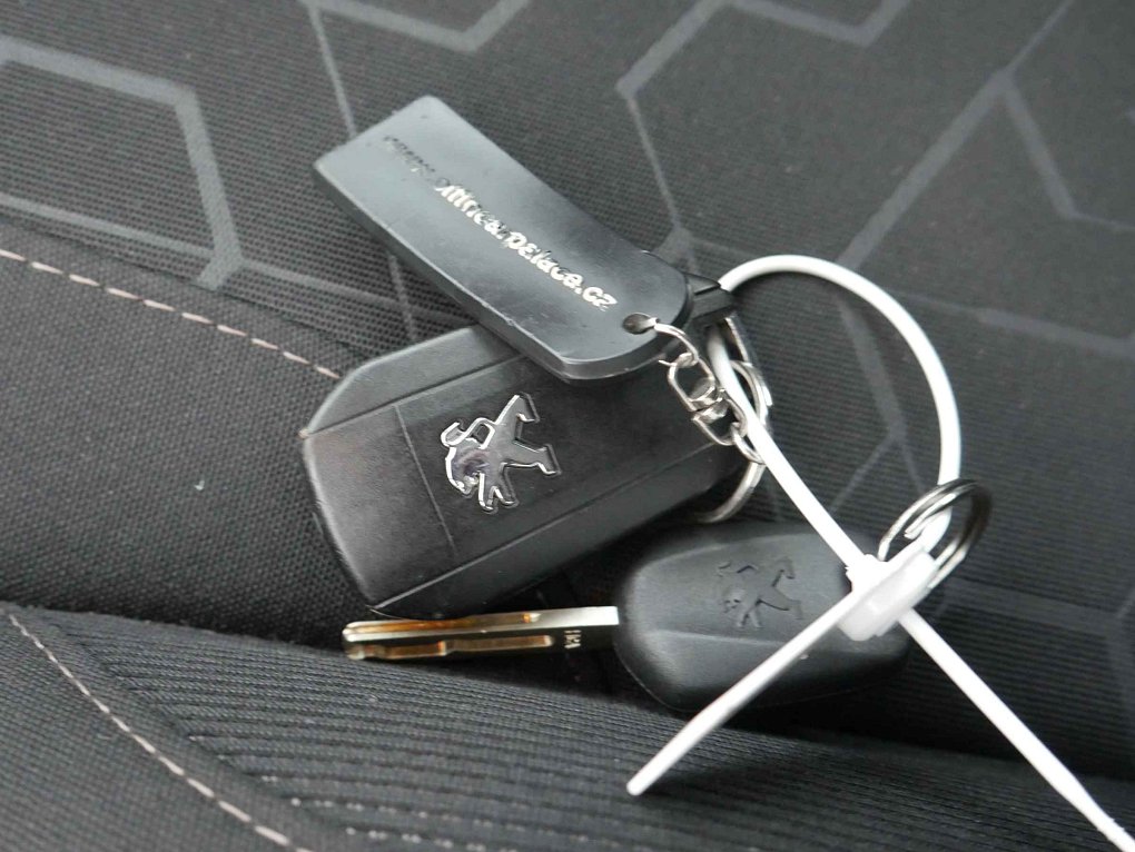 Peugeot 2008 1.2 PT 
