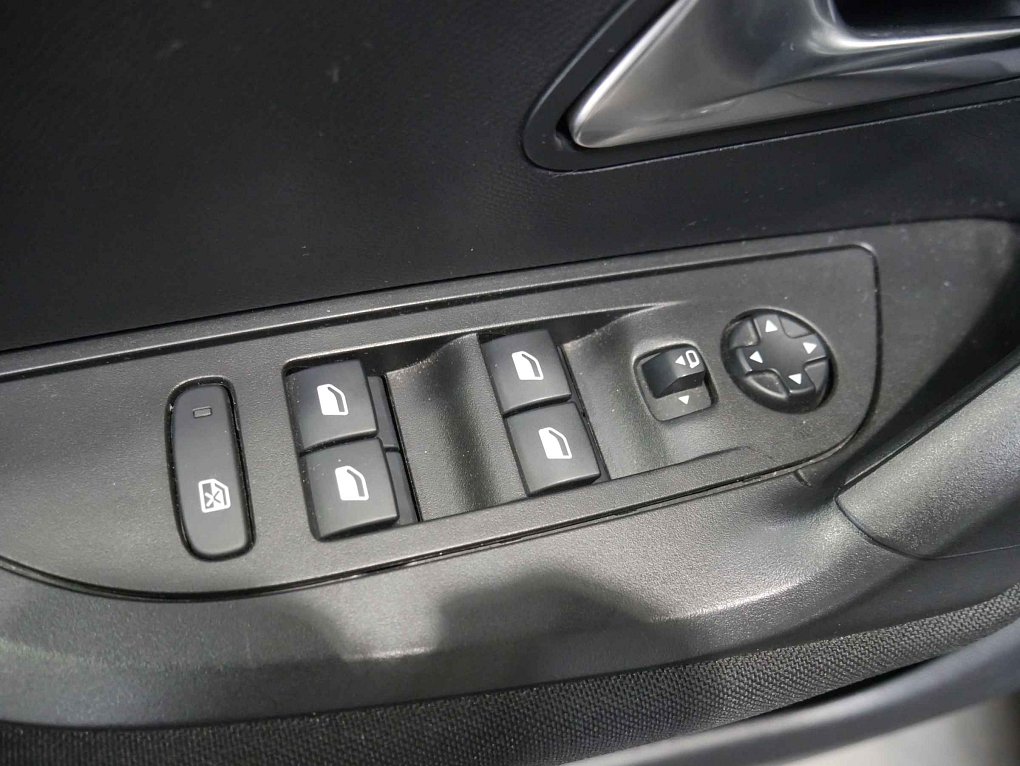 Peugeot 2008 1.2 PT 