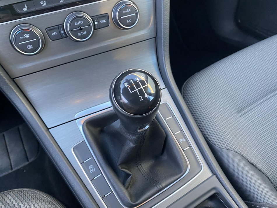 Volkswagen Golf 1.6 TDi Comfortline VII