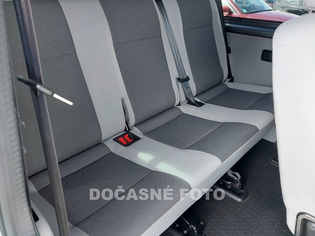 Volkswagen Transporter 2.0TDi  L2 9míst