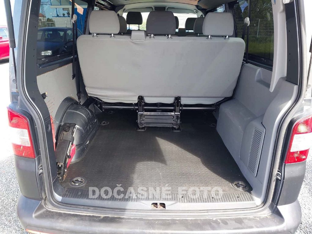 Volkswagen Transporter 2.0TDi  L2 9míst