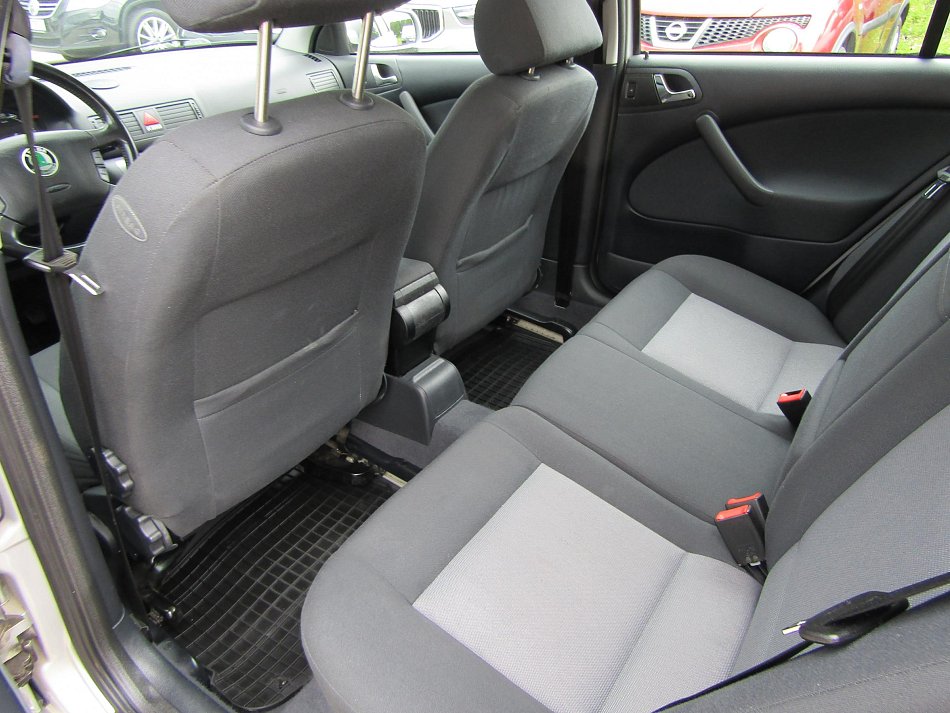 Škoda Octavia 2.0i 
