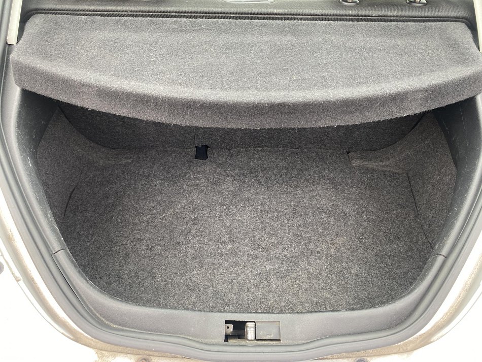 Volkswagen New Beetle 1.6i 