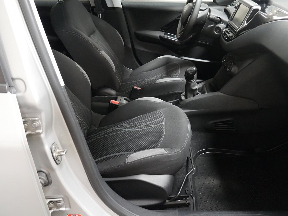 Peugeot 208 1.2PT 