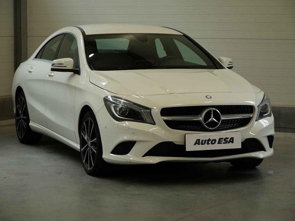 Mercedes-Benz CLA 1.6i  CLA 180