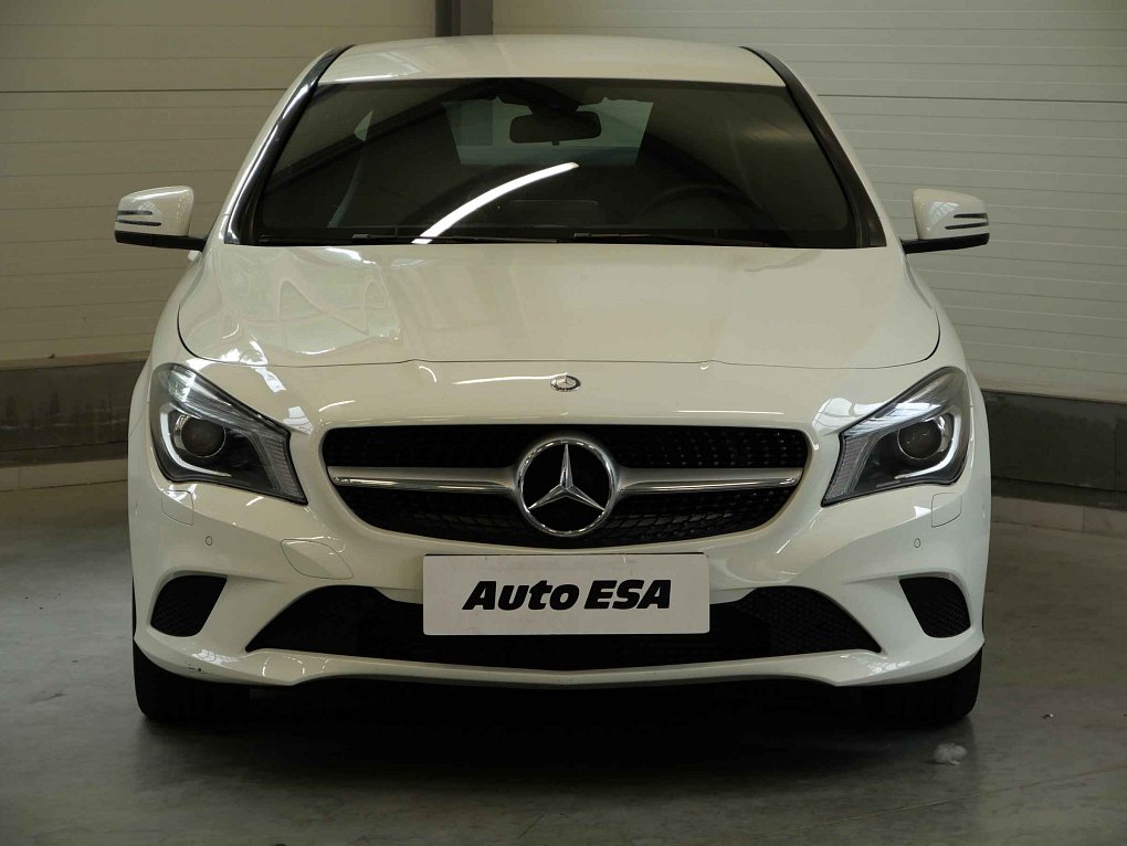 Mercedes-Benz CLA 1.6i  CLA 180