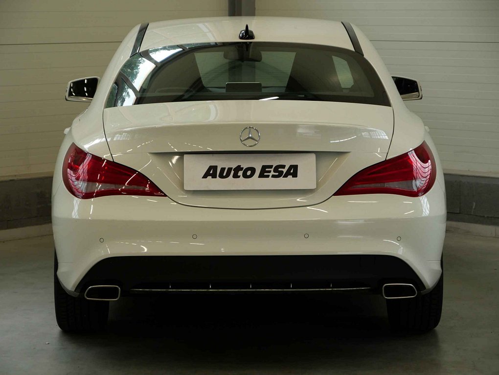 Mercedes-Benz CLA 1.6i  CLA 180