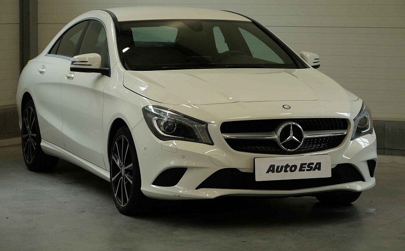 Mercedes-Benz CLA 1.6i  CLA 180