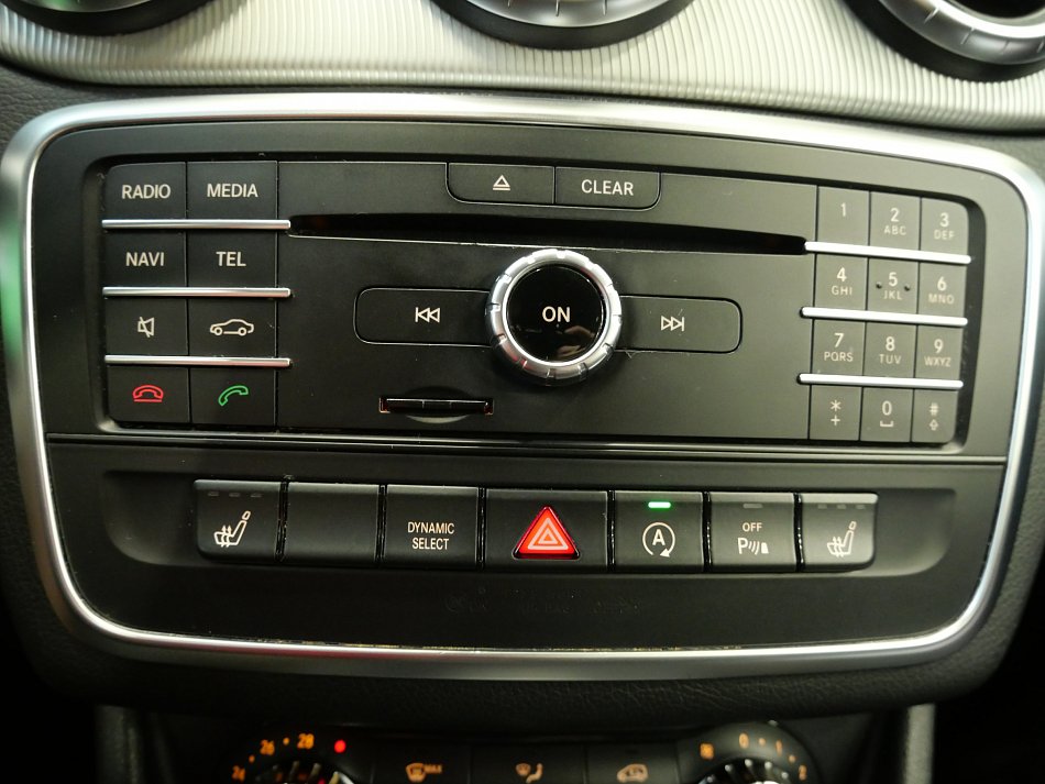 Mercedes-Benz CLA 1.6i  CLA 180