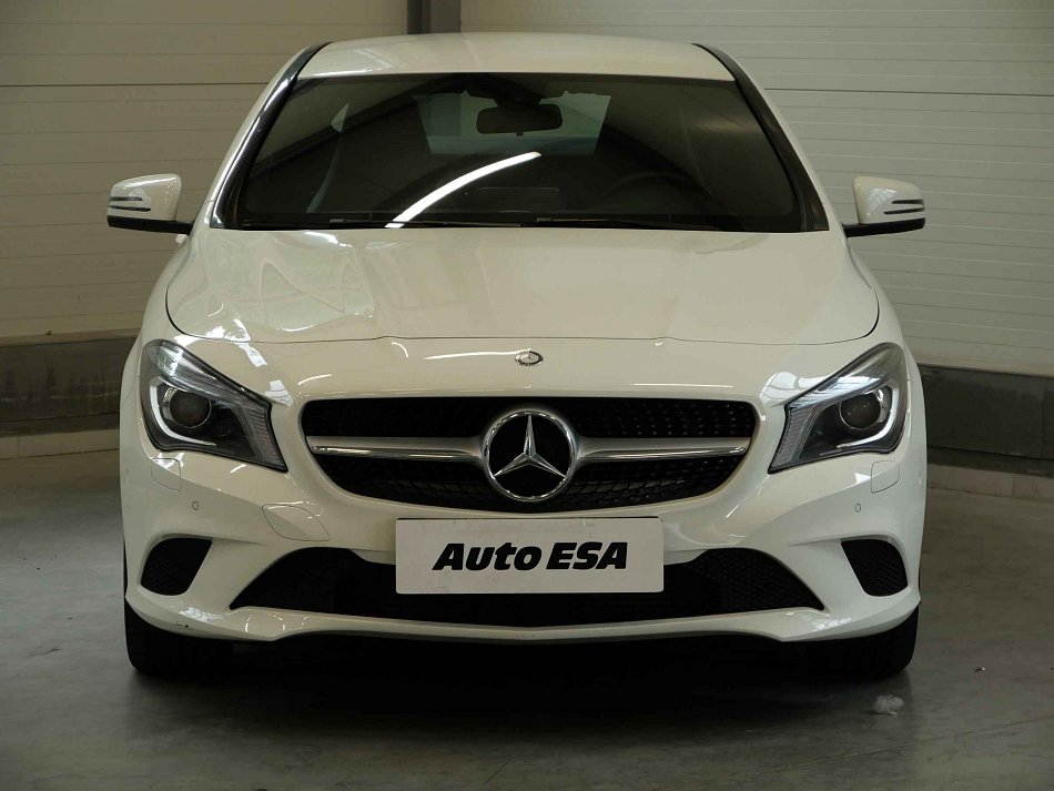 Mercedes-Benz CLA 1.6i  CLA 180