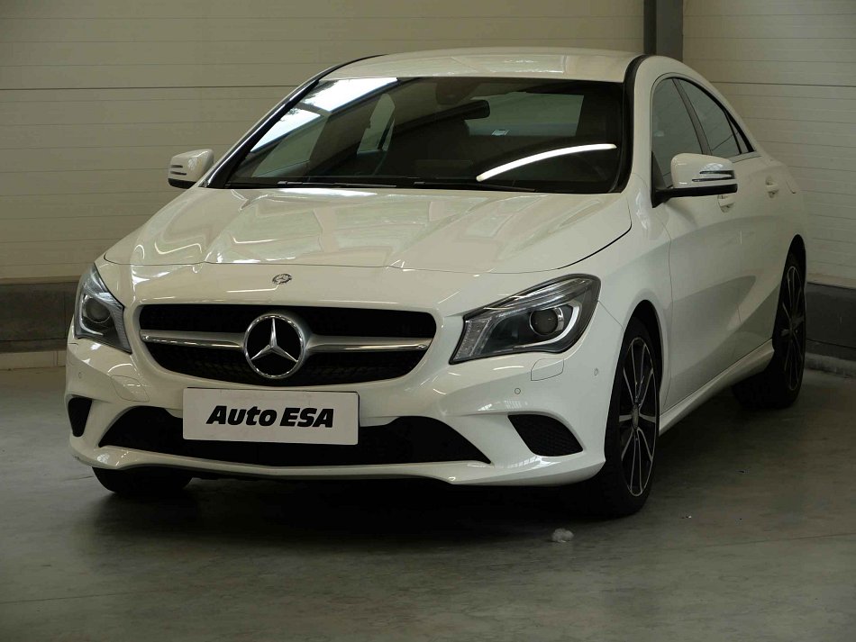 Mercedes-Benz CLA 1.6i  CLA 180