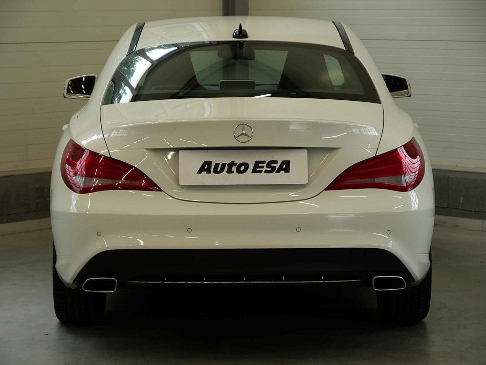 Mercedes-Benz CLA 1.6i  CLA 180