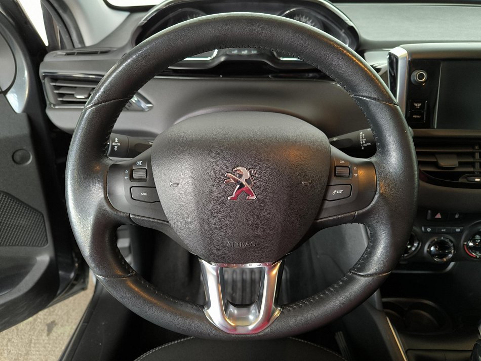 Peugeot 208 1.2i 