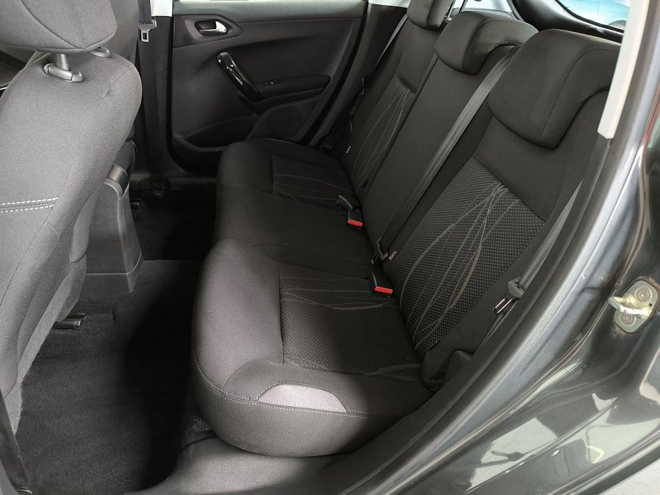 Peugeot 208 1.2i 