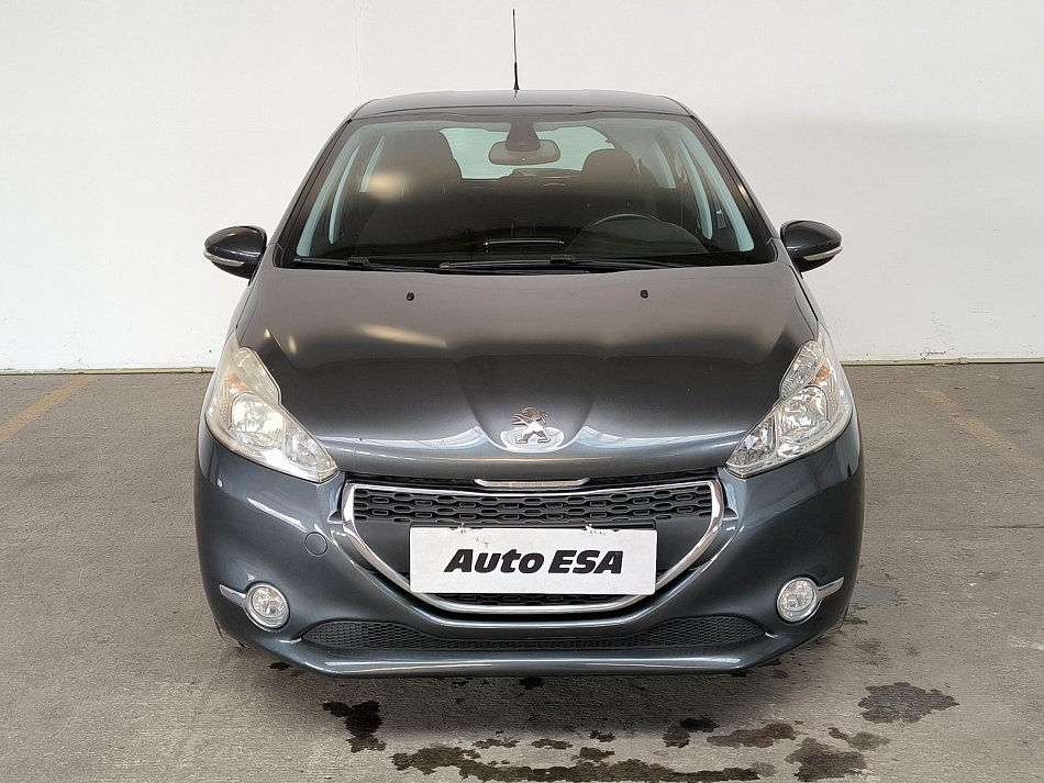 Peugeot 208 1.2i 