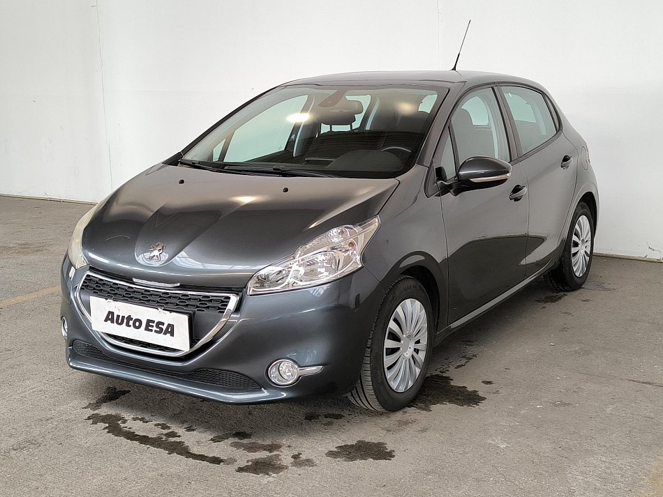 Peugeot 208 1.2i 